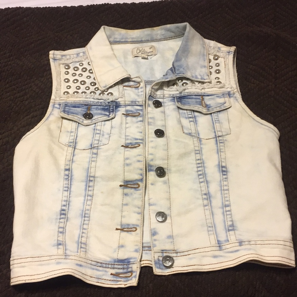 Blue jean; embroidered silver studs; light denim